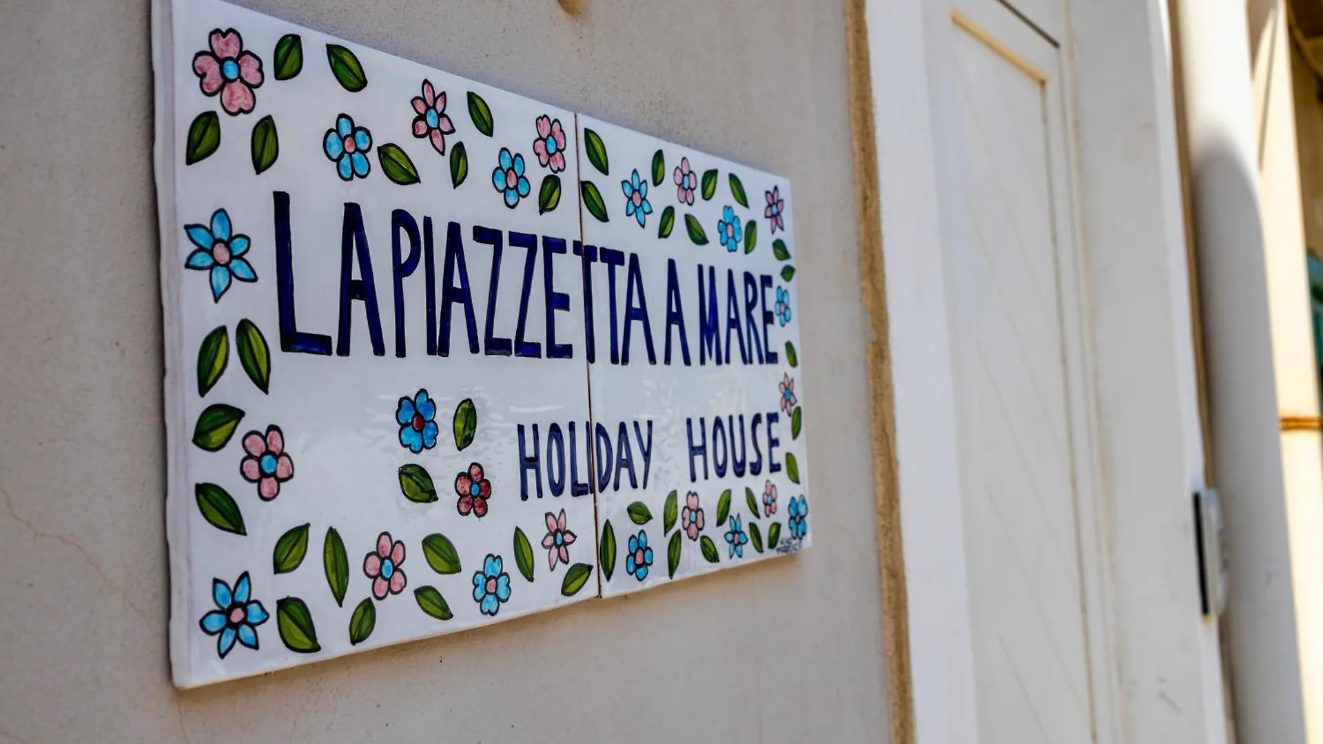 Guest house La Piazzetta A Mare Holiday House Sferracavallo