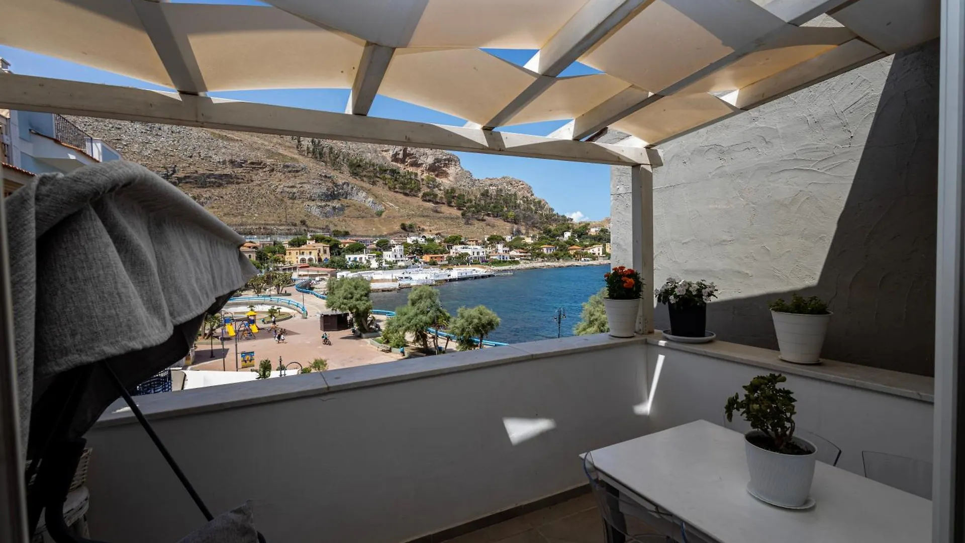 La Piazzetta A Mare Holiday House Sferracavallo