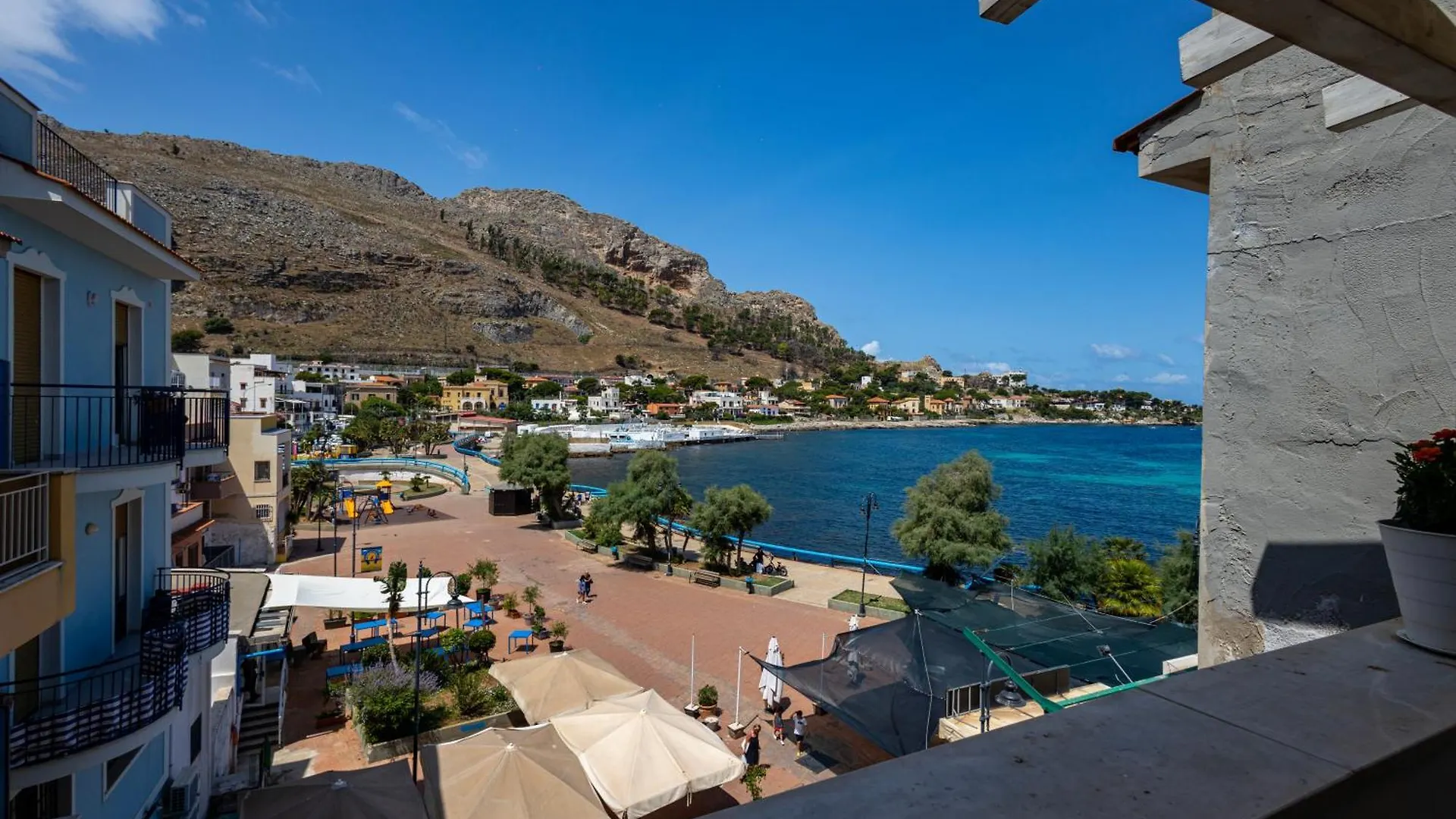 Guest house La Piazzetta A Mare Holiday House Sferracavallo Italy